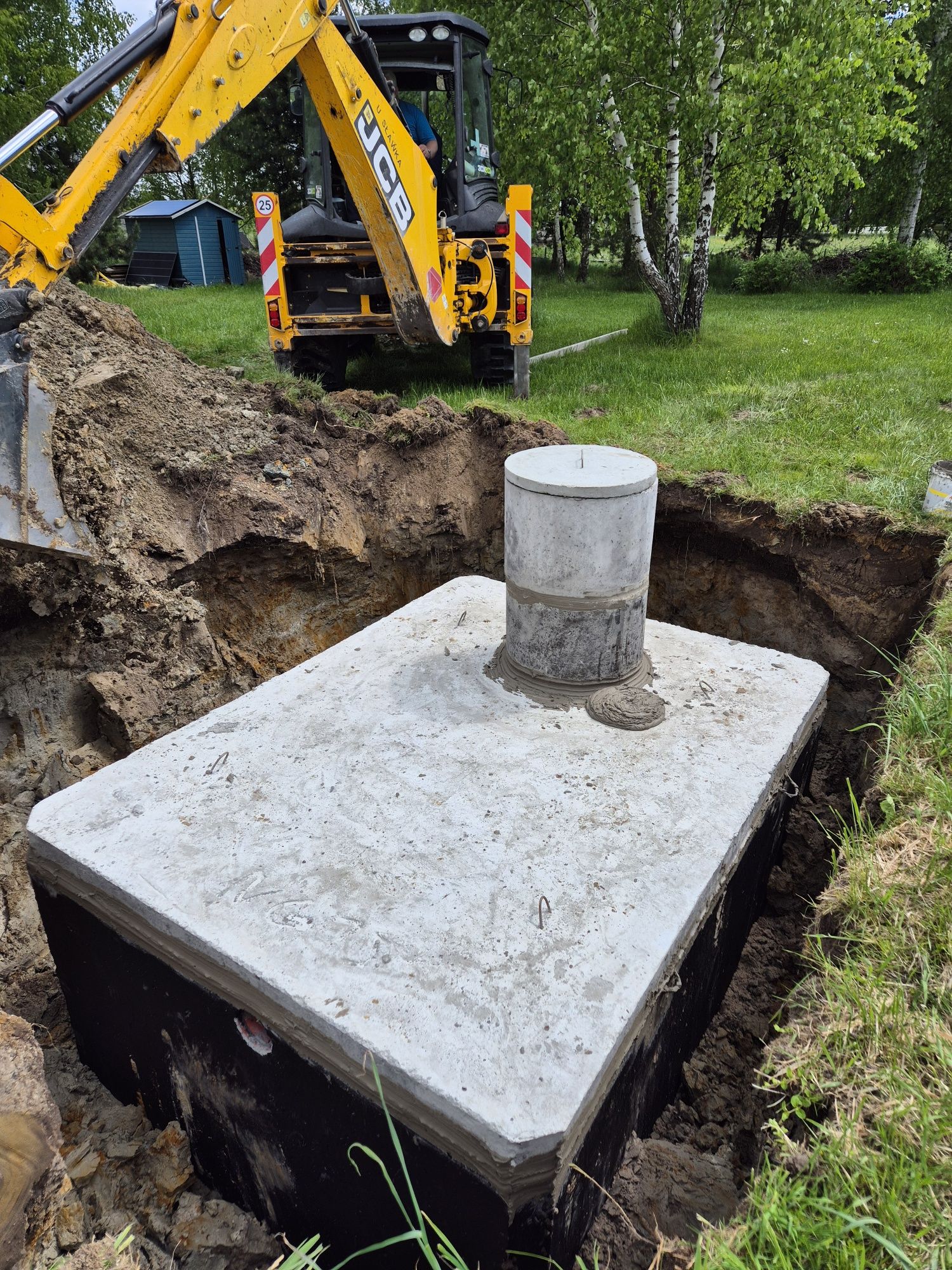 Szambo Betonowe Zbiornik Na Deszczówkę PIWNICA Kanał 10m3 Dzierżenin