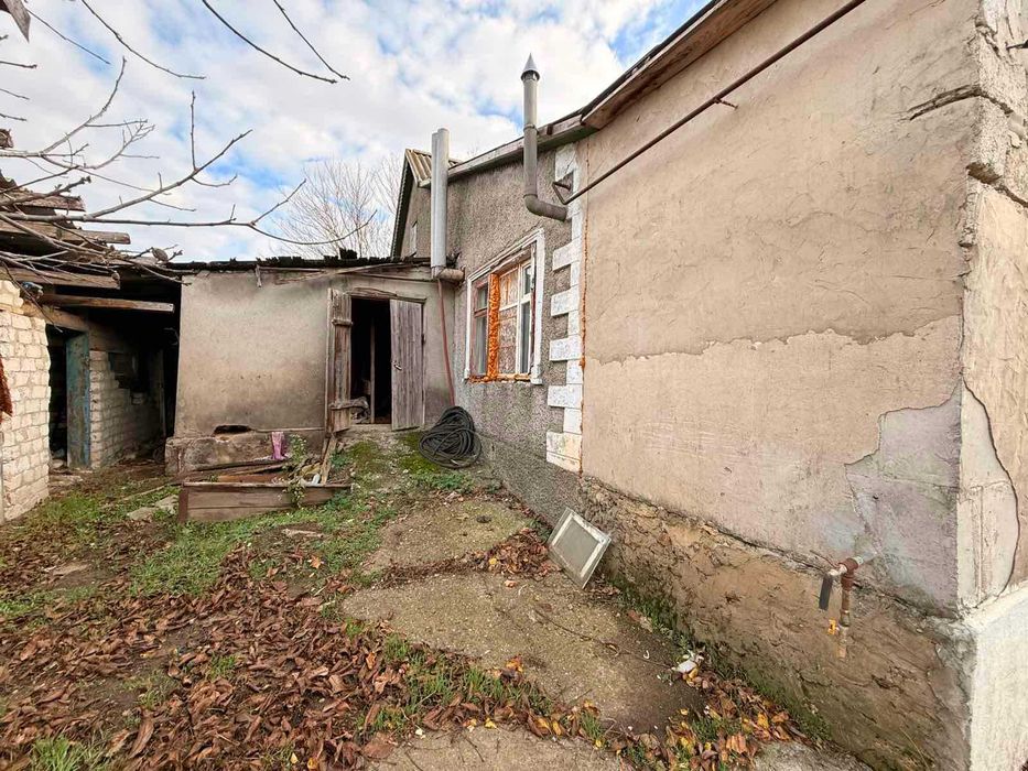 Продам недорого дом в Александровке в удачном месте