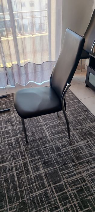 4 Cadeiras Estrutura cromada Napa preta