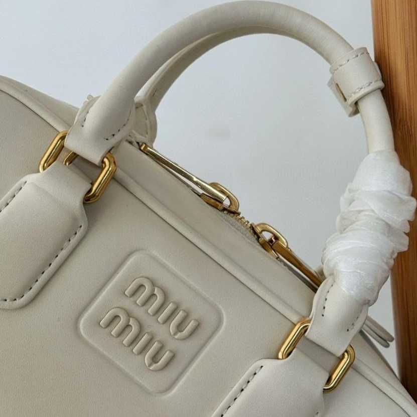 MIUMIU biała torba do bowlingu - designerski must have