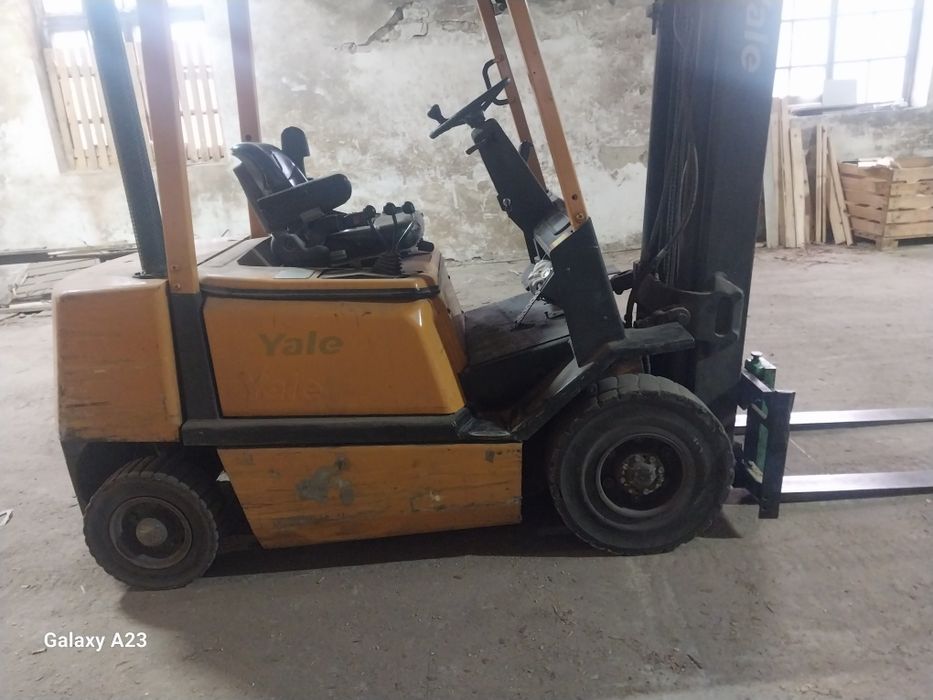 Вилочный погрузчик