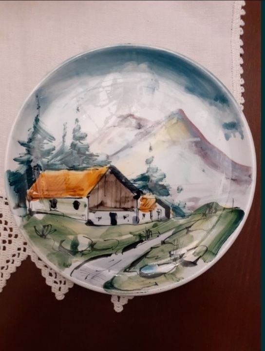 Pratos em louça NOVOS