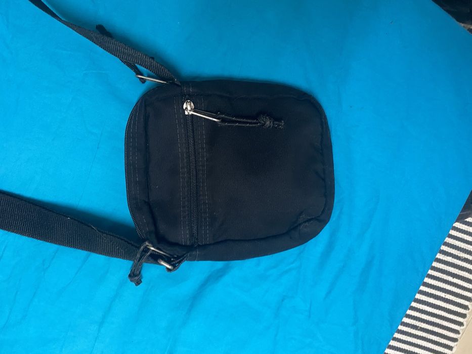 Bolsa Eastpak preta internacional