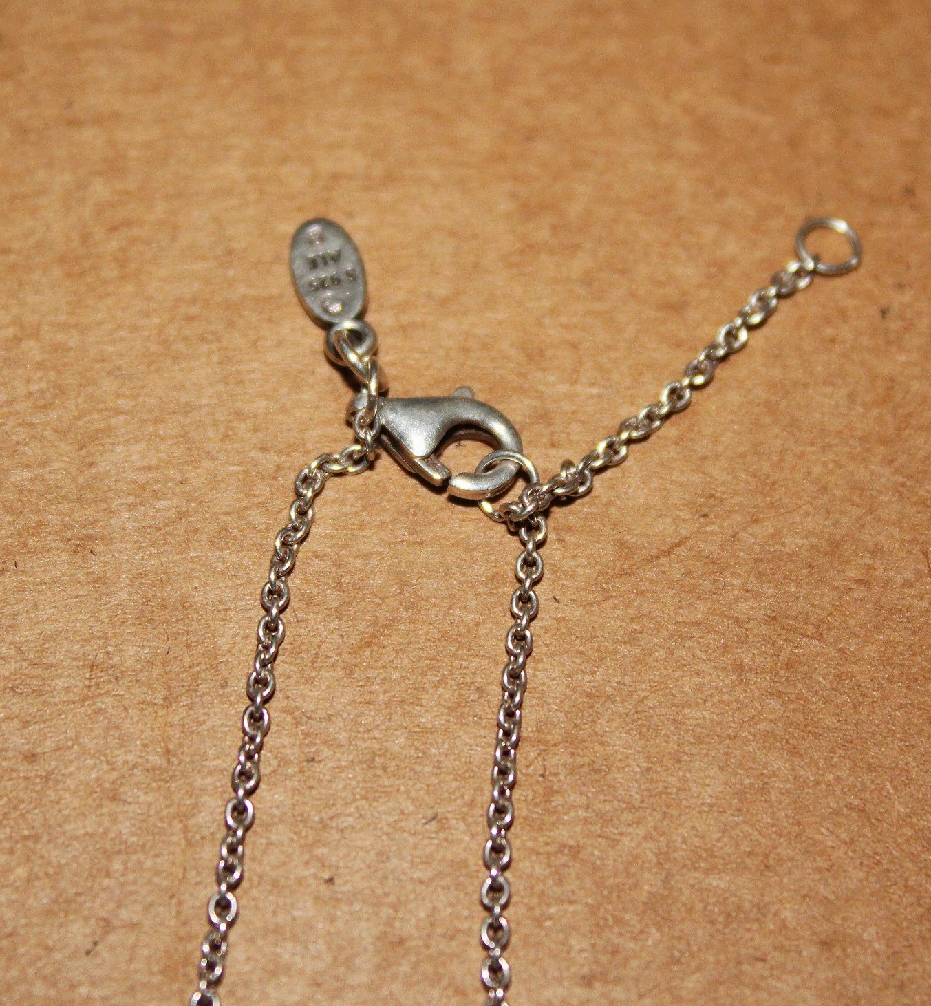 Fio PANDORA com pendente PANDORA