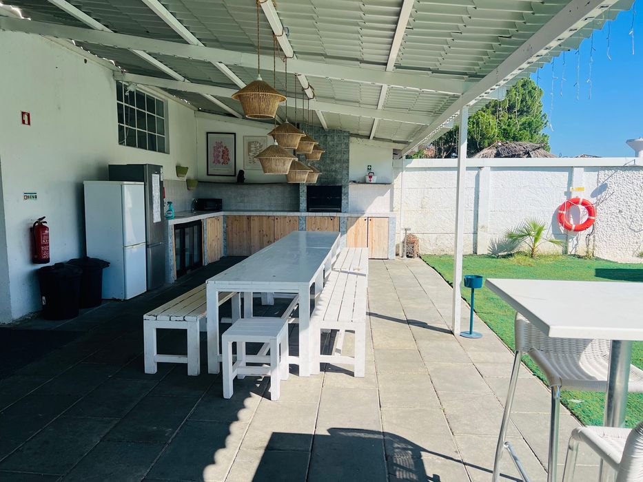 [Ler anuncio]Aluga-se espaço para Festas e Eventos com piscina