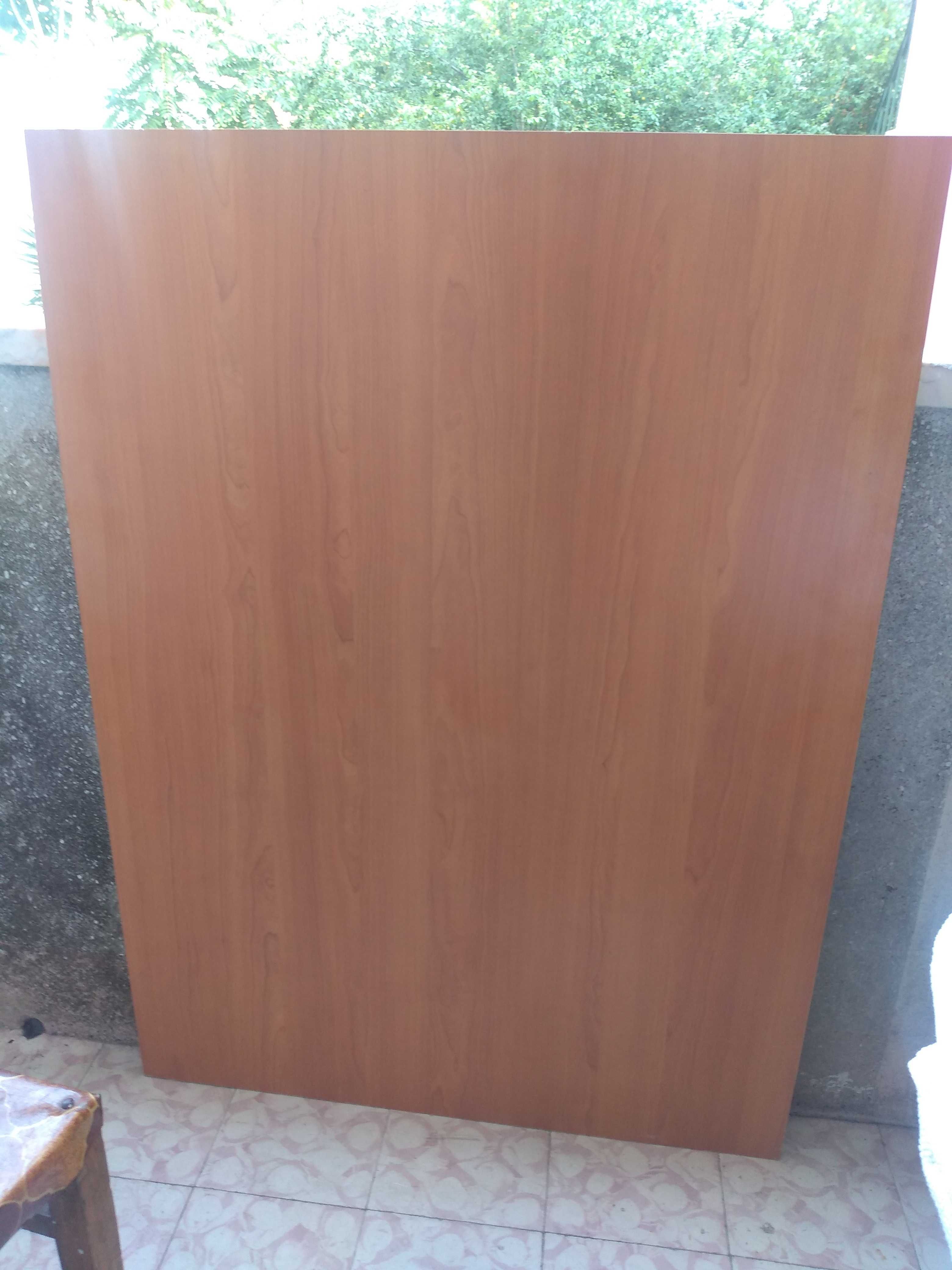Placa em compensado em boas condições
