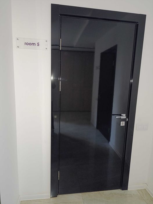 Є Світло в кабінеті 8 м2 кушетка вода в салоні краси Івасюка Оболонь