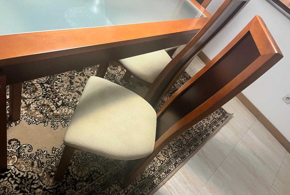 mesa e cadeiras sala