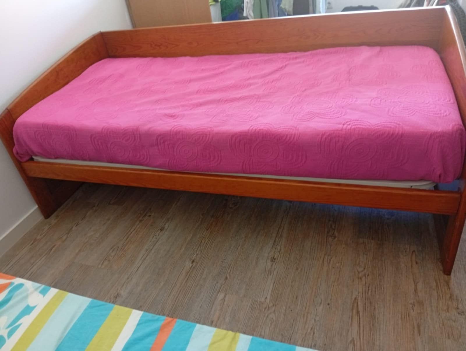 Vendo cama de pinho em bom estado
