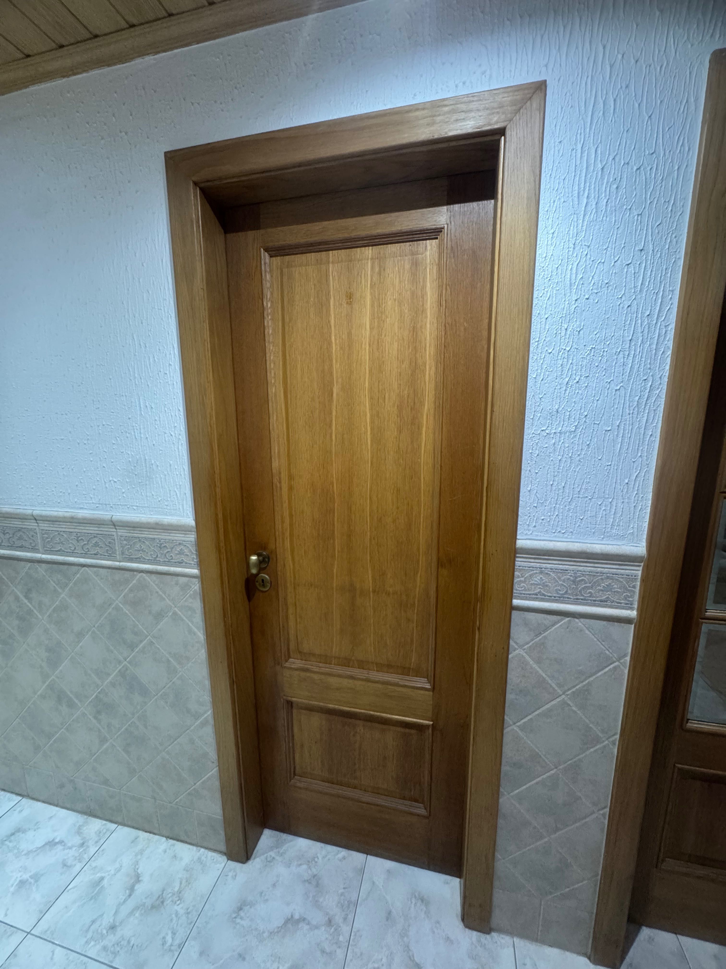 Aduelas porta madeira