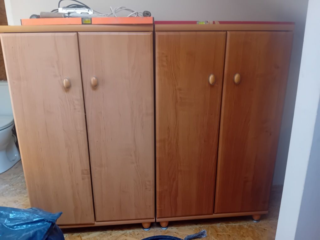 Dwie szafki drewniane
