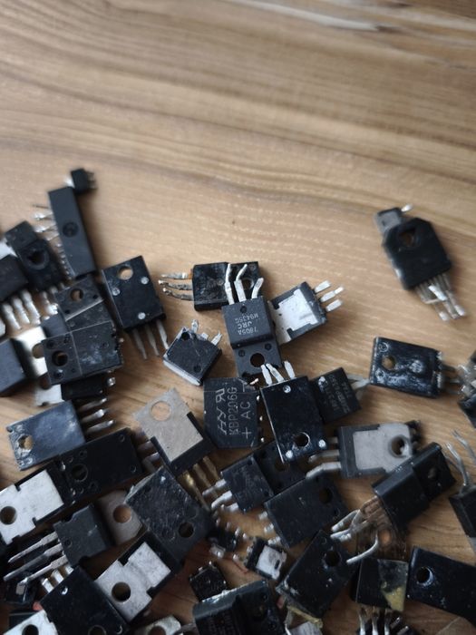 Tranzystory mocy 300 szt, 0,5kg Toshiba, SK Japan, PBYR, NEC, SEC inne