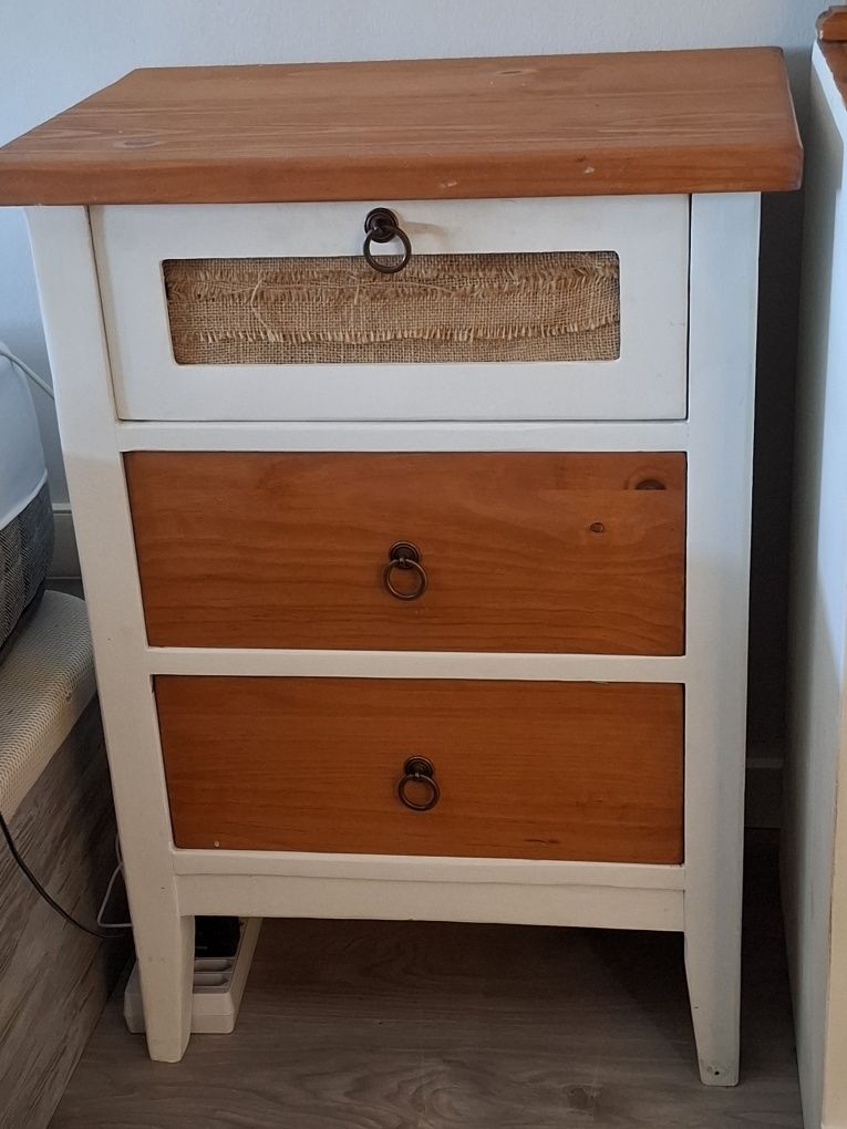Comoda e Mesa de cabeceira