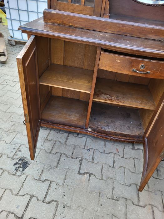 Kredens przedwojenny