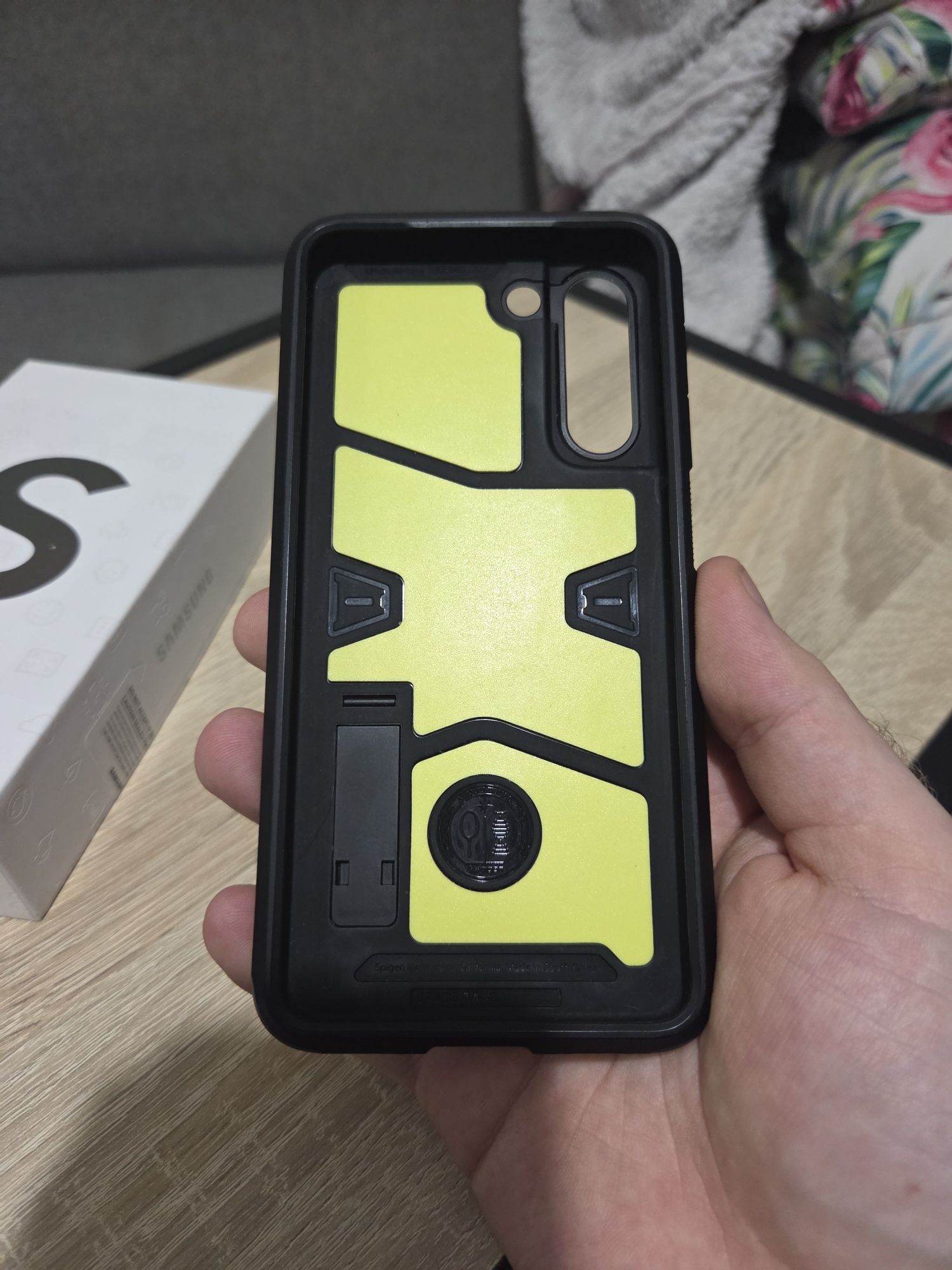 Samsung S21 FE 5G + etui Spigen + folia