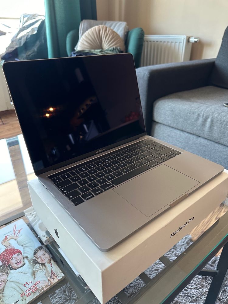 Macbook 13 Pro Touchbar 2019 mało cykli ładowania!