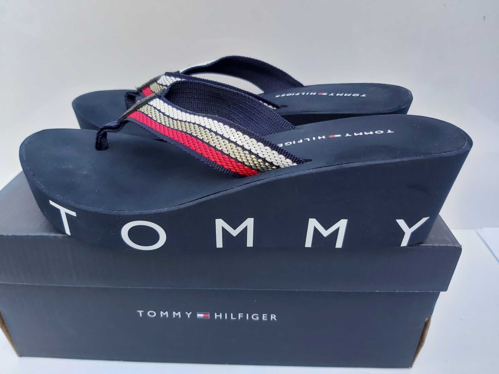 Letnie klapki japonko TOMMY HILFIGER Granat koturna platforma 38