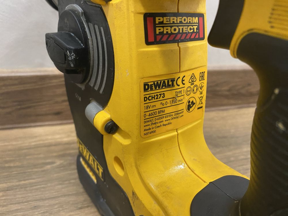 Перфоратор DeWalt DCH273