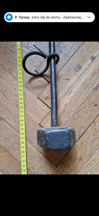 Zabytkowa żeliwna waga rzymska