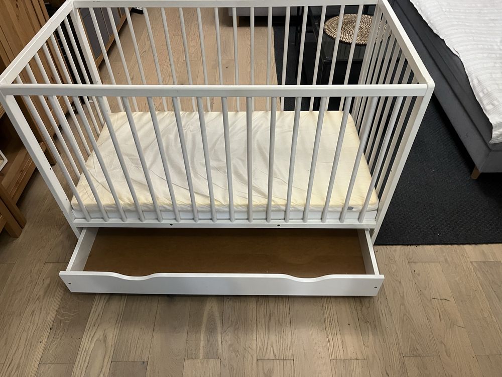 Łóżeczko dzieciece 120x60 + materac + ochraniacz na szczebelki