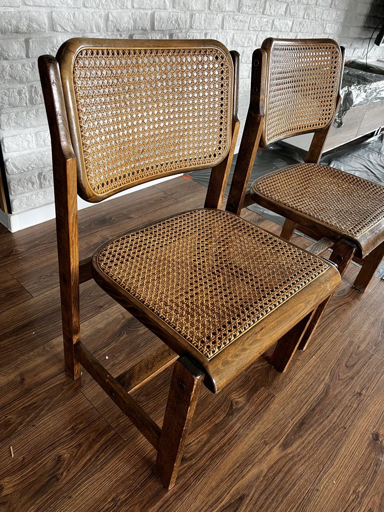 Krzesła z rattanem oryginalne