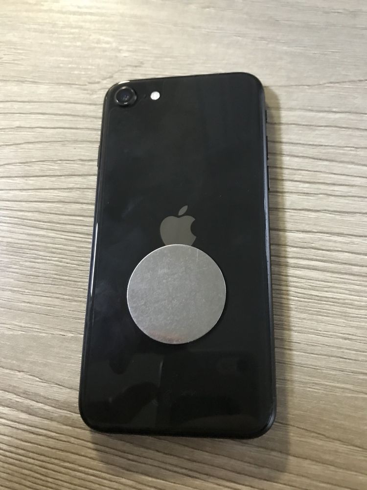 Продам iPhone SE2020