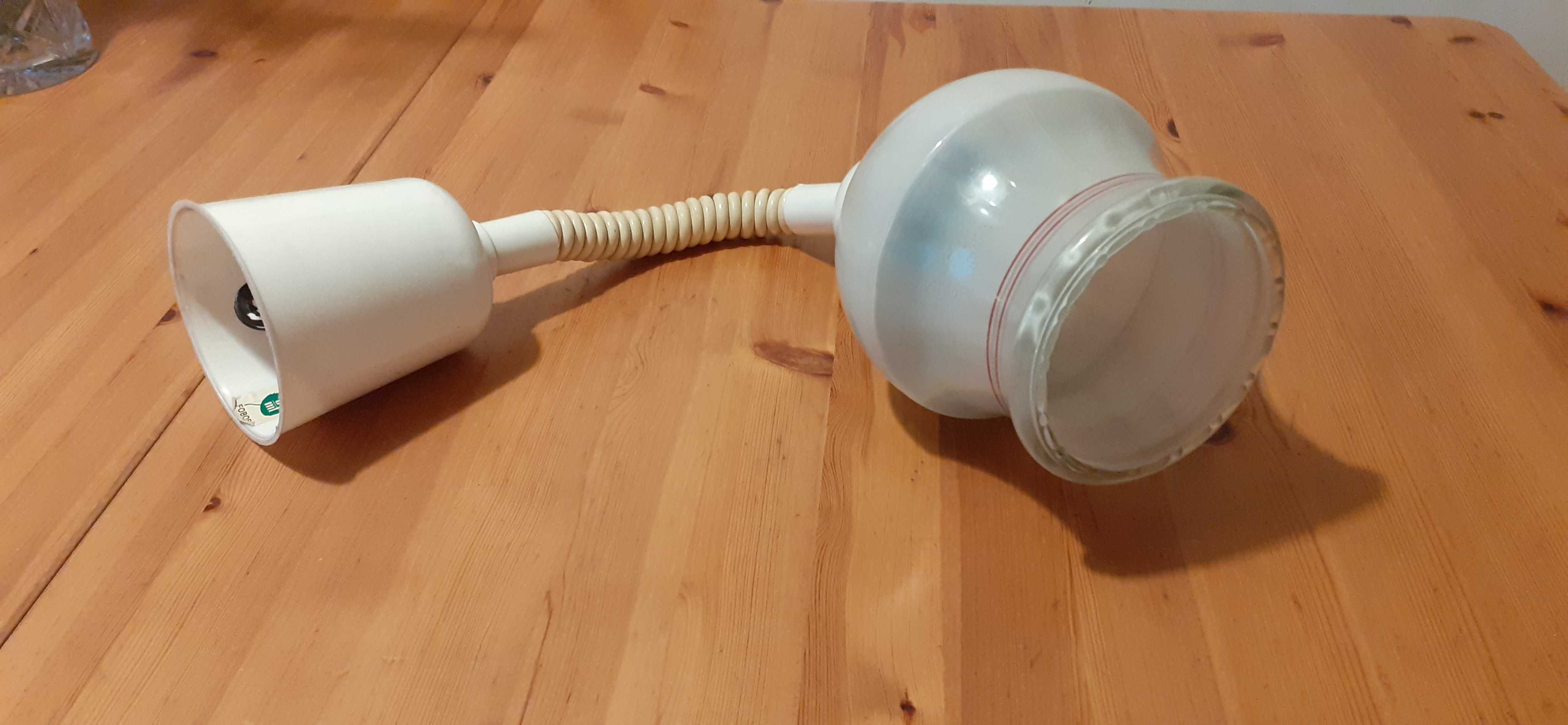 Lampa sufitowa PRL ze szklanym kloszem, spiralny kabel