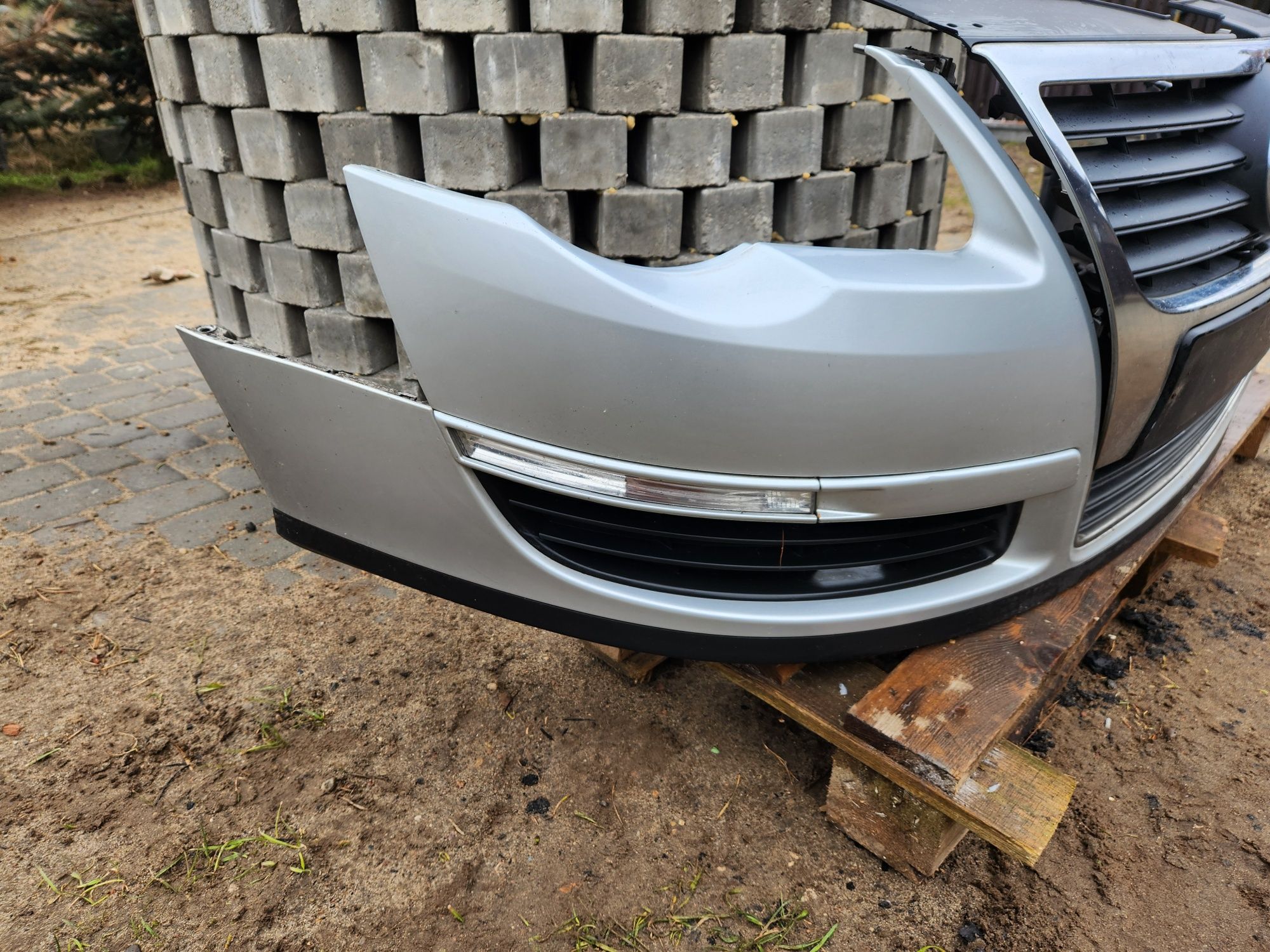 vw passat b6 zderzak przedni kod lakieru LA7W