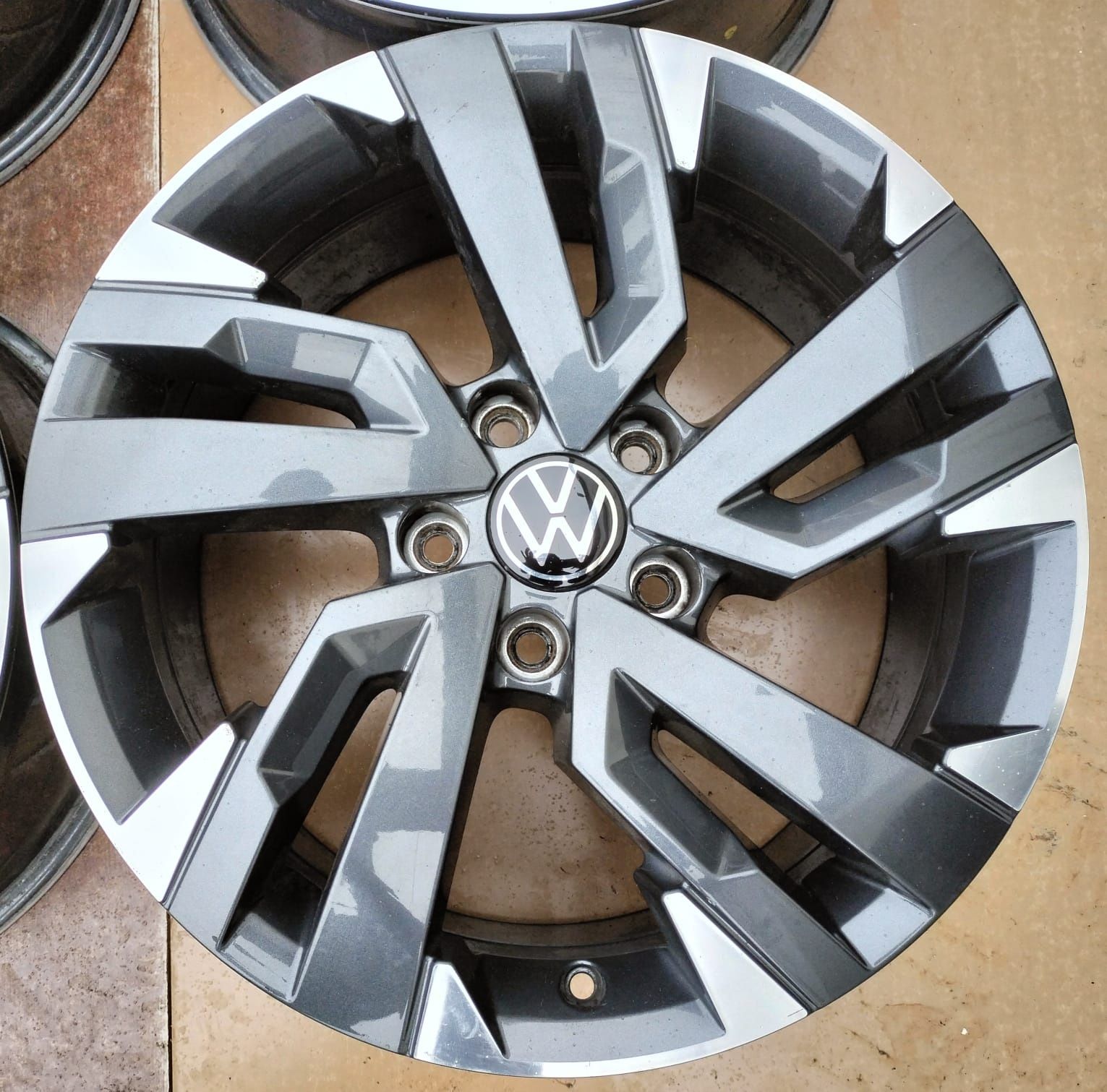 Felgi aluminiowe VW T5 T6 T7 Multivan Caravelle 7,5x18 ET45 5x120