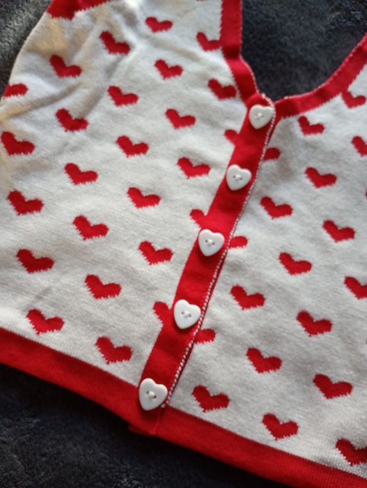 Top z odkrytymi plecami w serduszka