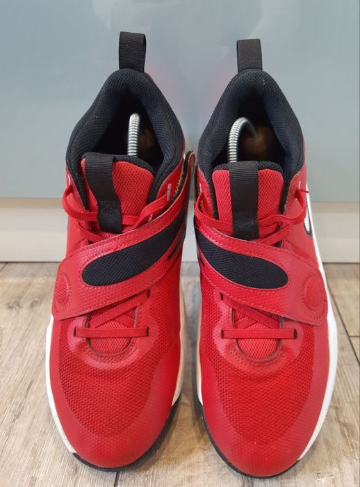 Баскетбольні кросівки “Nike team hustle big kidds”