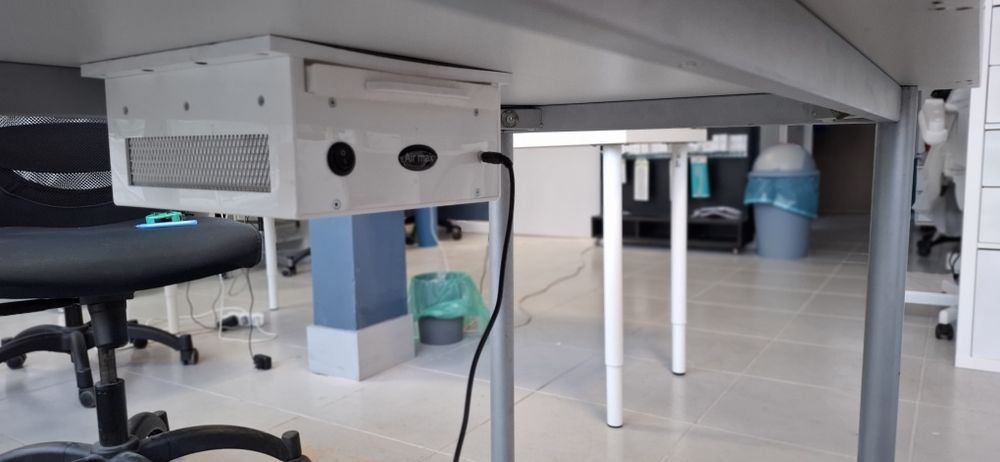 Stół do manicure z wbudowaną wentylacją Air Max