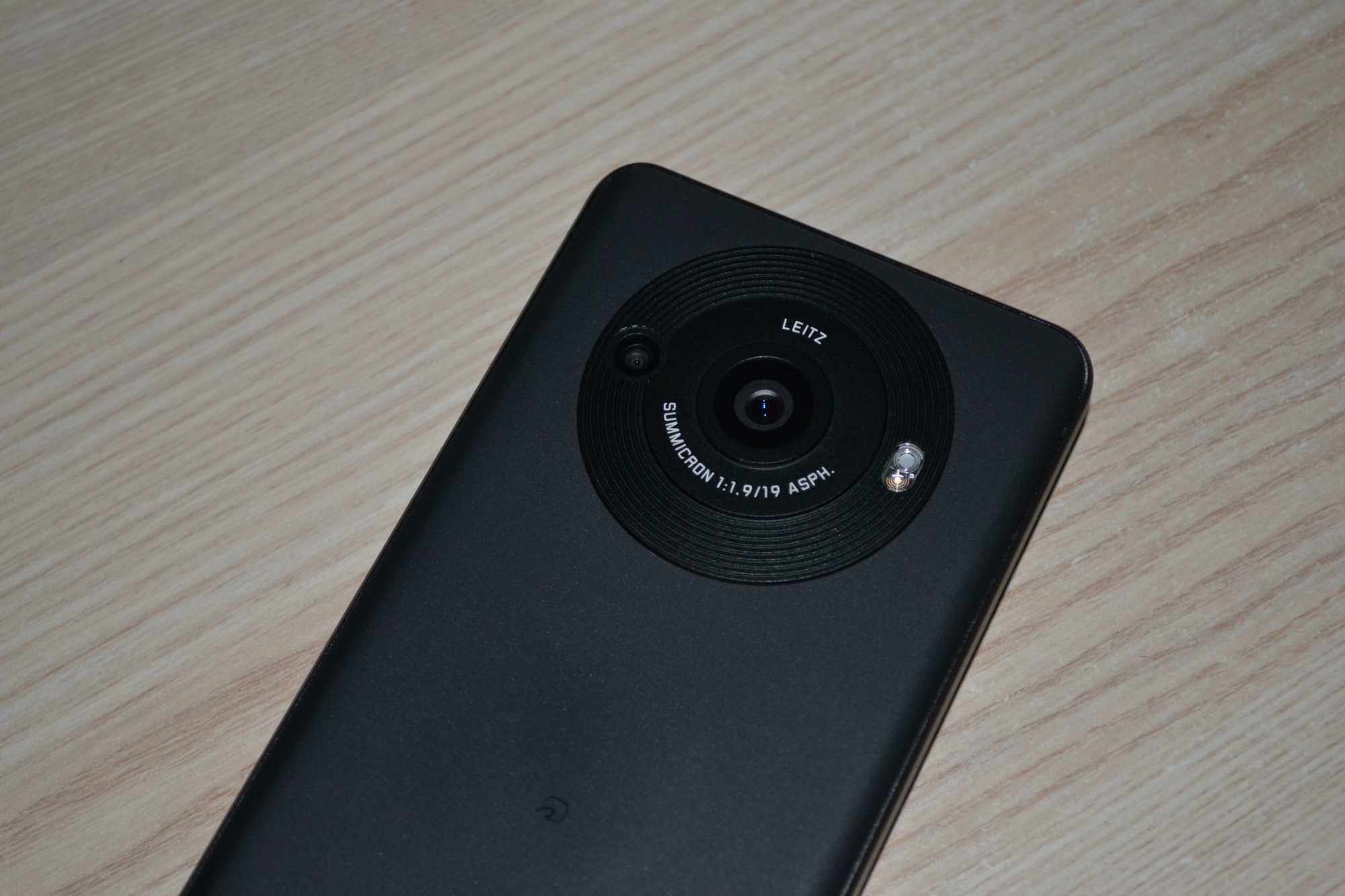 смартфон Sharp Aquos R8S PRO 12/256 8gen2 / шарп он же Leica Phone 3