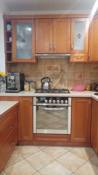 Meble kuchenne, komplet. Fronty z drewna.