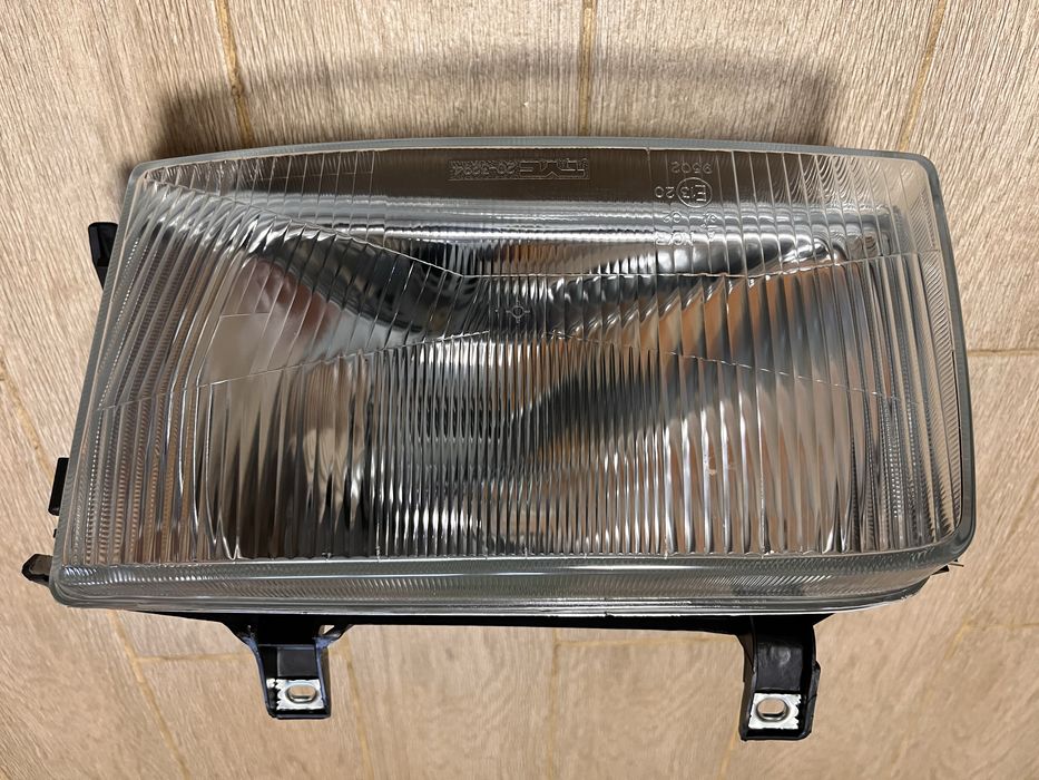 Продам фару на WV T-4