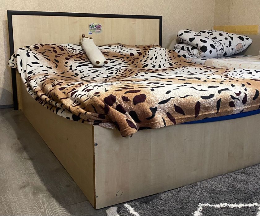 Ліжко двохспальне