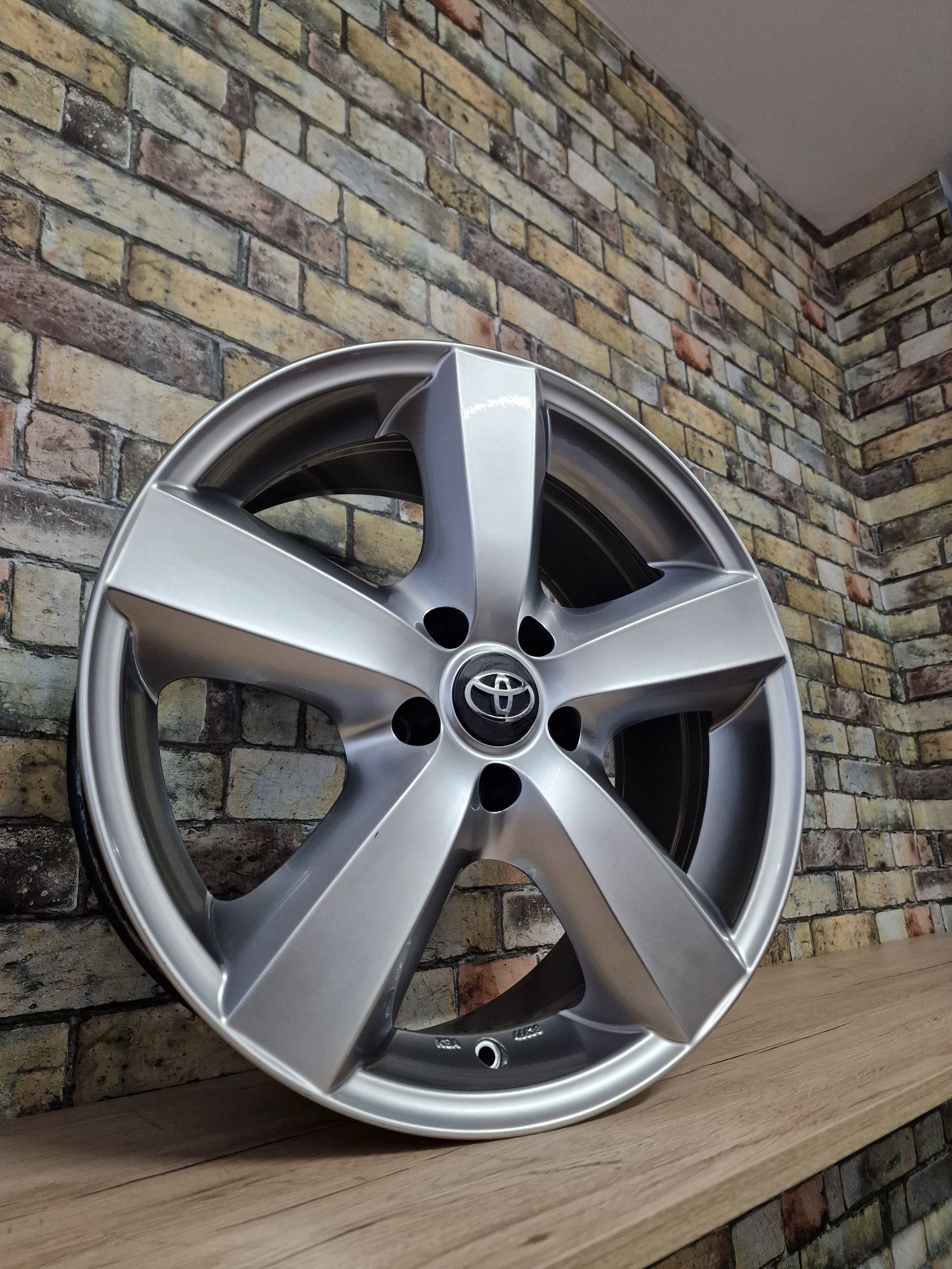 Felgi Aluminiowe 18' 5x114,3 TOYOTA C-HR bZ4X Mirai Prius RAV-4