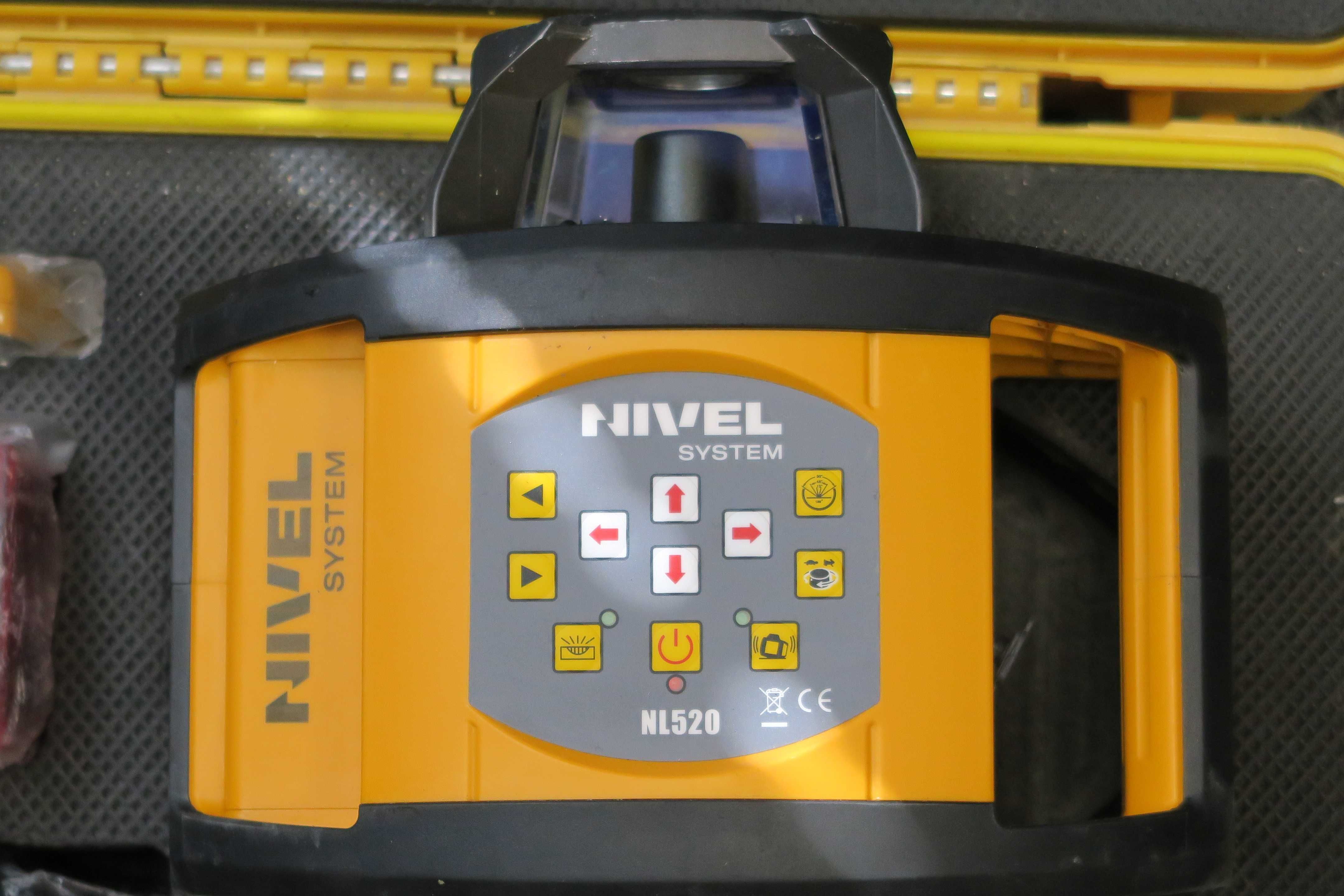 Niwelator NIVEL NL-520, komplet, z walizką transportową, super stan