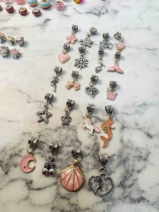 Чудовий подарунок - набір для створення прикрас. Подарункова коробка