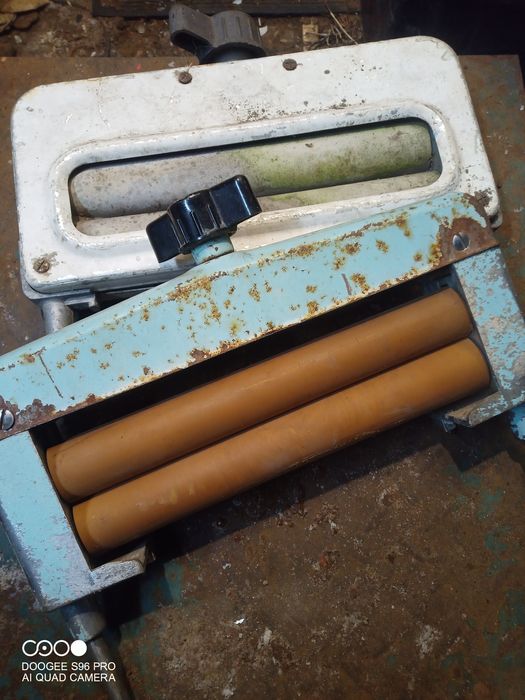 Выжималка от стиральной машины.