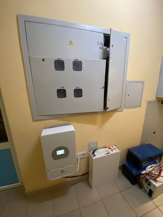 В наявності Комплект Інвертор Deye SUN-6k-SG05LP1-EU +Батарея 5.1Pro B