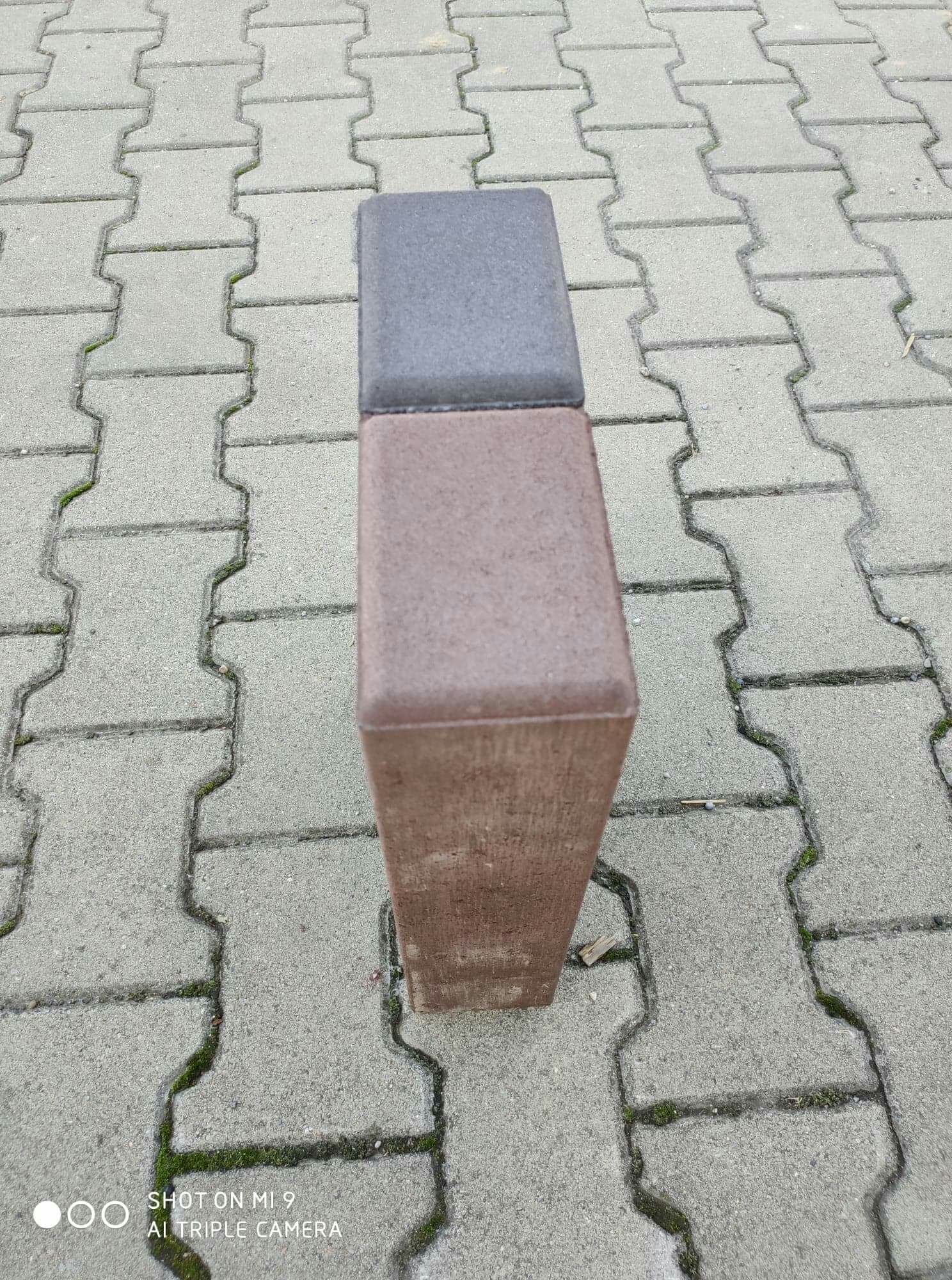 Palisada betonowa prostokątna 14/9cm  . Wysokość 30cm i 40cm 7sztuk/mb