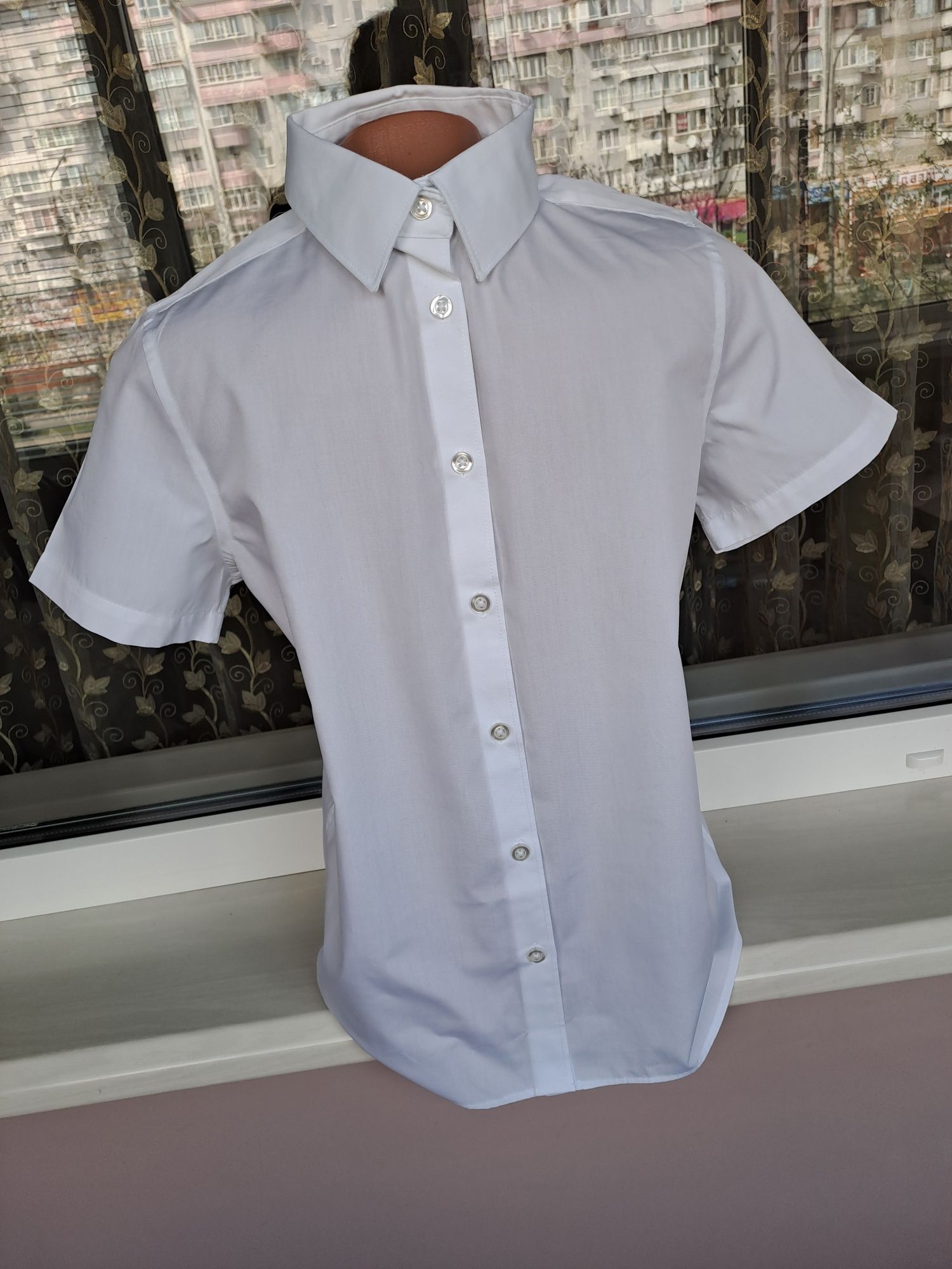Белая рубашка для мальчика с коротким рукавом