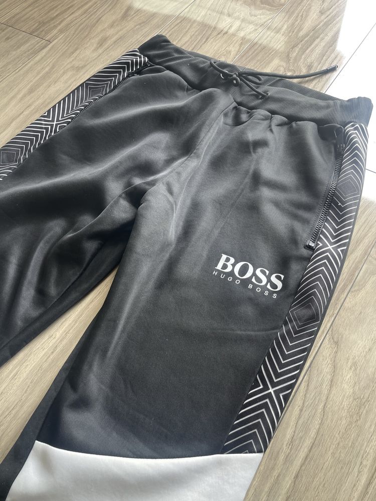 Nowe spodnie dresowe Hugo Boss