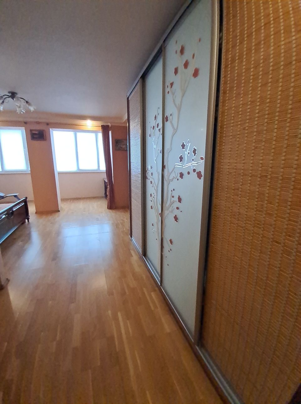Продам 3 к.кв. вул.Грушевського б.11 р-н Парку, відмінний стан