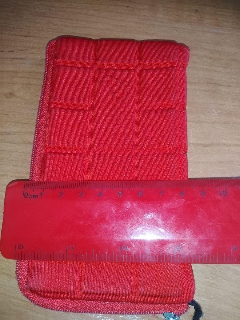 Etui na telefon.
