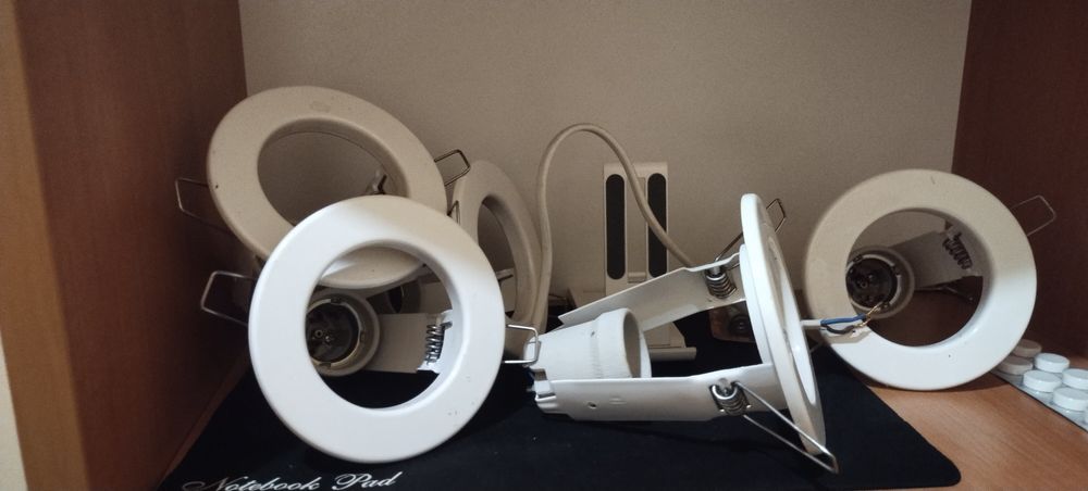 вбудований (точковий) світильник для стелі