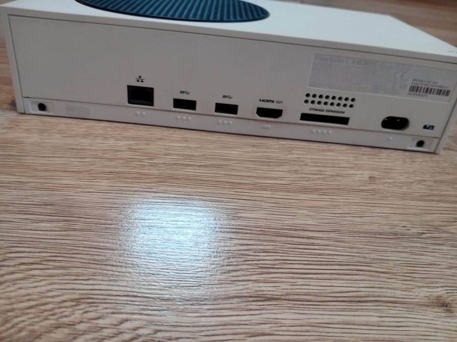 Konsola Xbox series s z dwoma padami