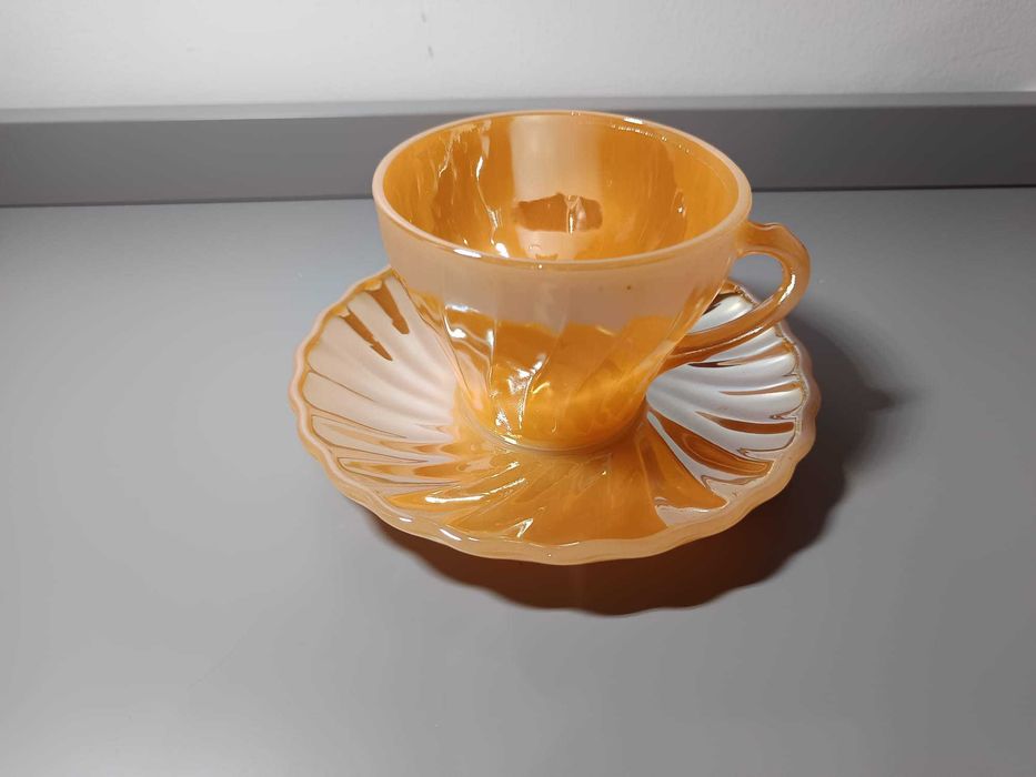 Chávena Fire-King “Swirl Peach Lustre” – Vintage Americano dos Anos 50