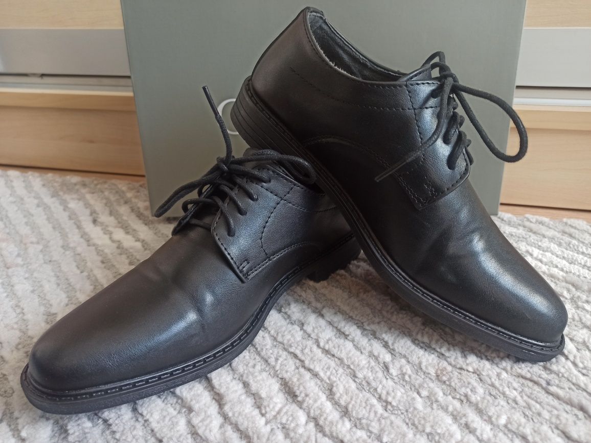 Buty chłopięce czarne, rozm. 37